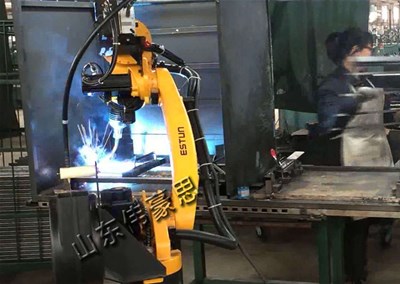 焊接機(jī)器人在投入使用時(shí)應(yīng)注意什么？